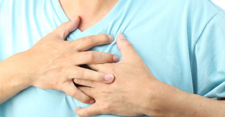 Krūtinės ląstos osteochondrozė dažnai pasireiškia skausmu širdies srityje